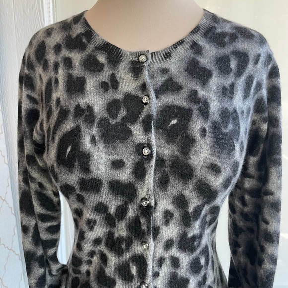 100% Cashmere Apt 9 Leopard Print Cardigan Sweater, Size M - Picture 4 of 9